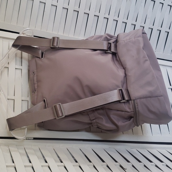 Beyond Yoga Gray 100% Polyester Convertible Backpack/Shoulder Bag New - Picture 6 of 7